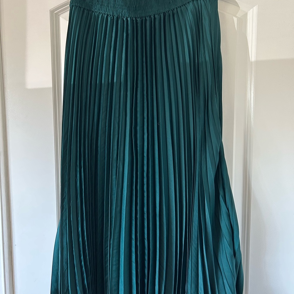 Elegant Teal Pleated Skirt